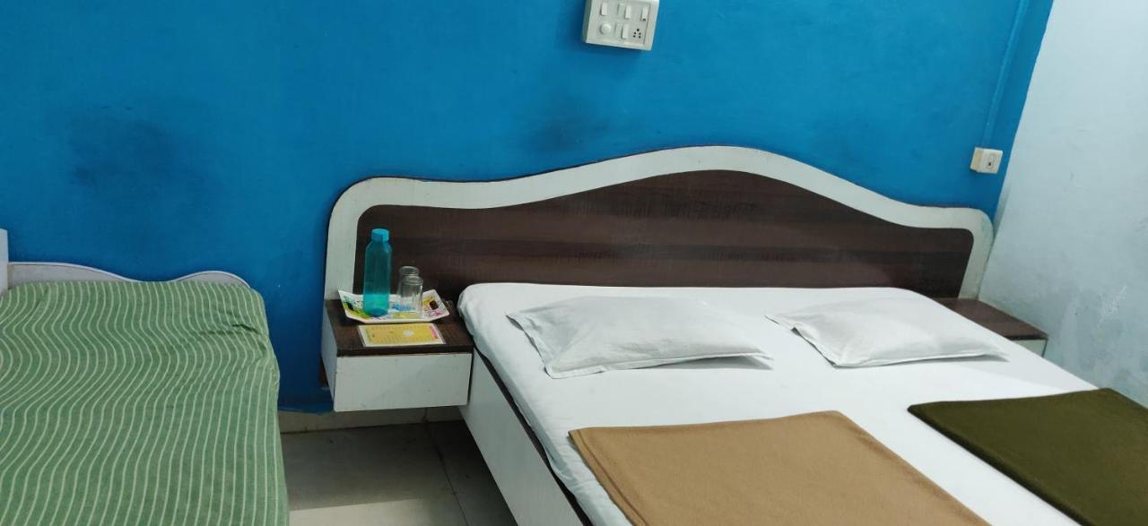 Hotel Rajesh Kolhapur Esterno foto
