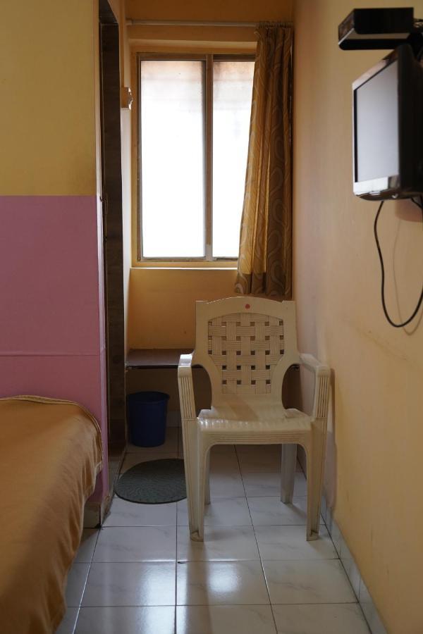 Hotel Rajesh Kolhapur Esterno foto