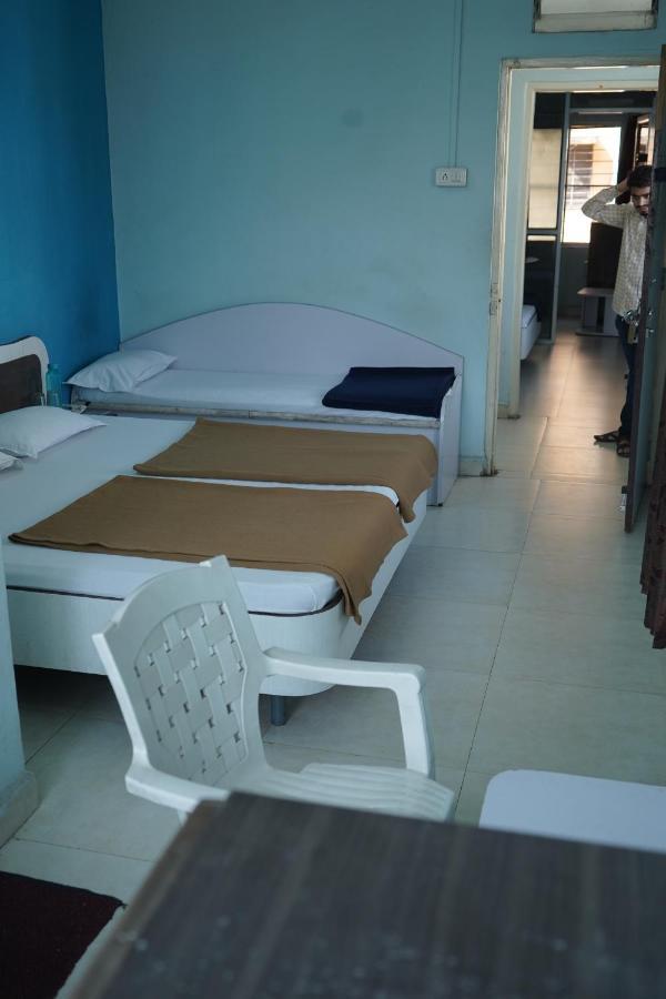 Hotel Rajesh Kolhapur Esterno foto