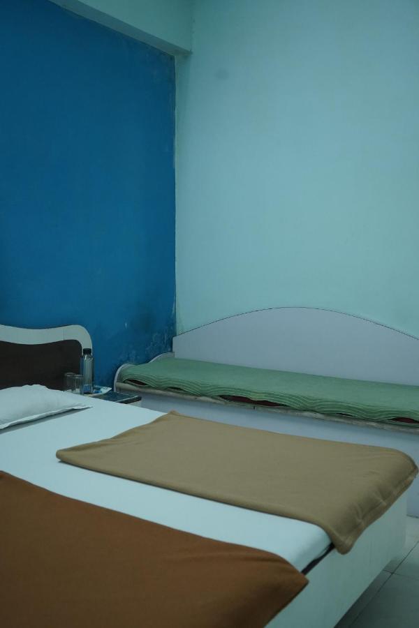 Hotel Rajesh Kolhapur Esterno foto