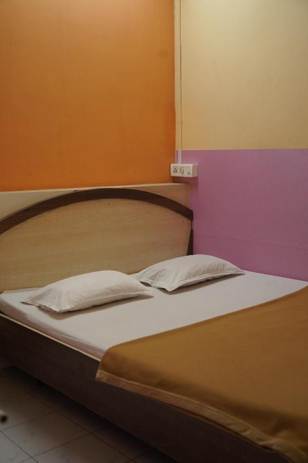 Hotel Rajesh Kolhapur Esterno foto