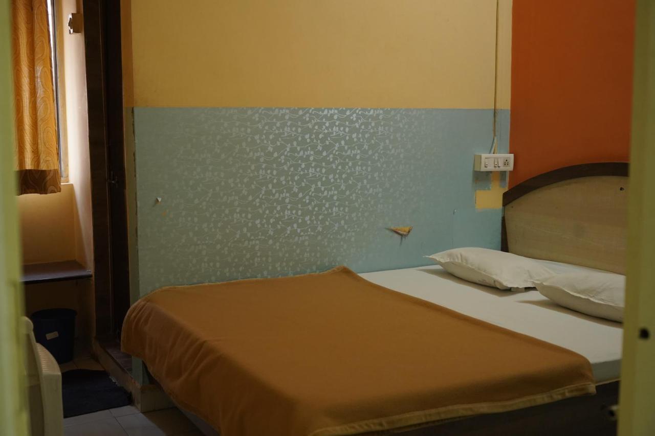 Hotel Rajesh Kolhapur Esterno foto